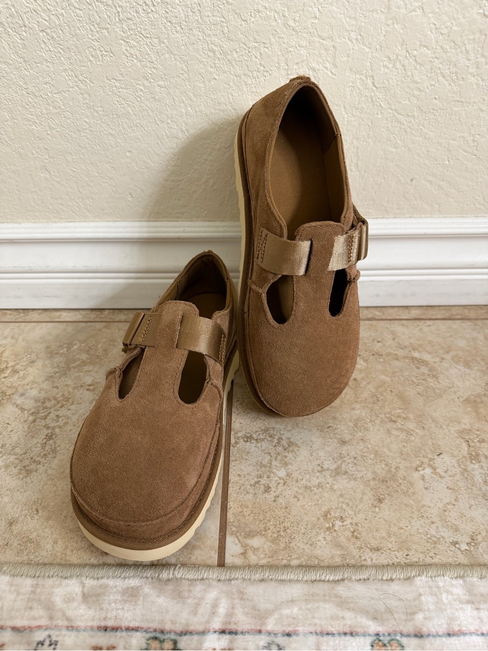 New UGG® Goldenstar Mary Jane Slip-On Clogs size 8 - Picture 13 of 15